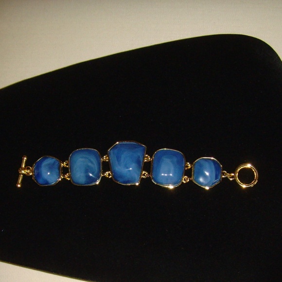 Kenneth Jay Lane Lucite and Gold-Tone Bracelet - Picture 2 of 9